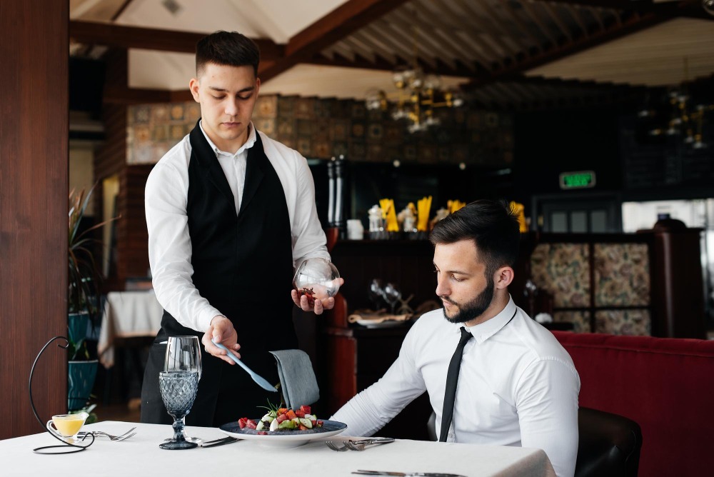 how-to-choose-hotel-management-course-maiihm-2025